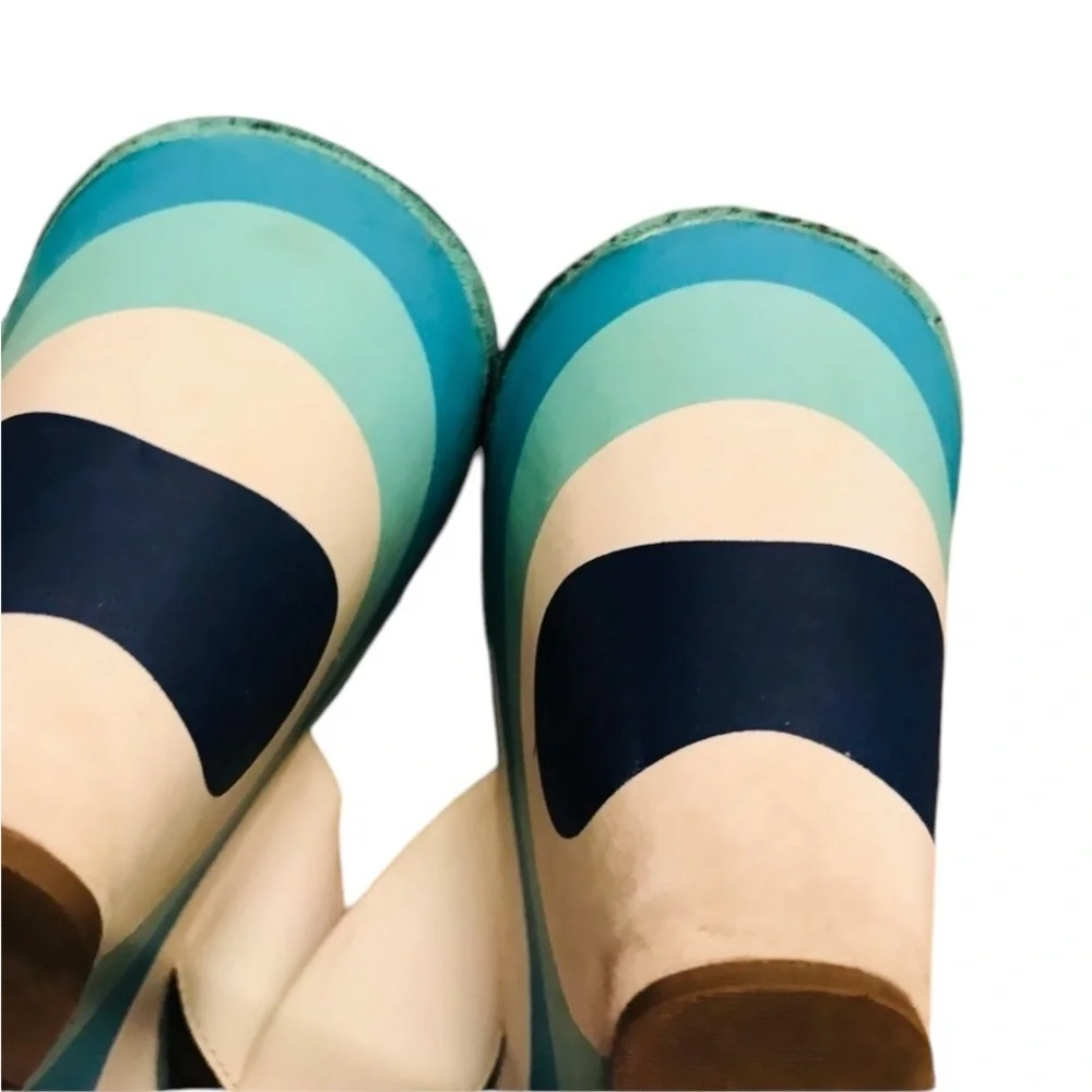 𝅺Carlos Santana size 10 white & aqua thong  shades of blue platform wedge